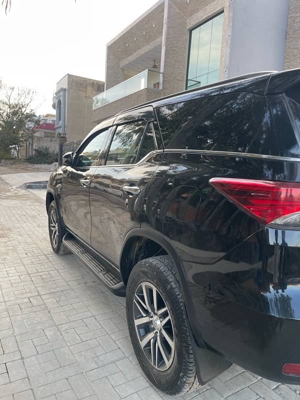 Toyota Fortuner V 2021 1