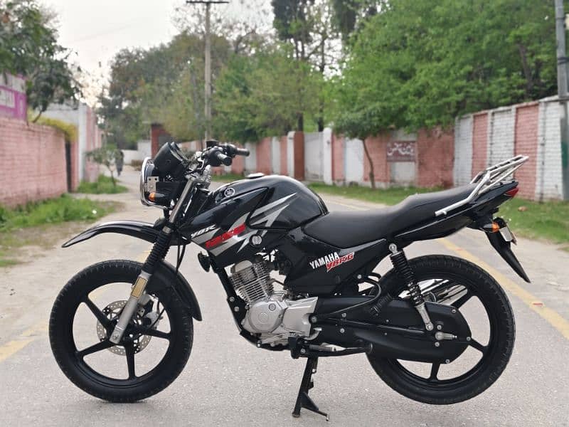 Yamaha YBR 125G (Black) 1