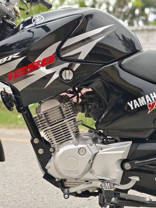 Yamaha YBR 125G (Black) 8