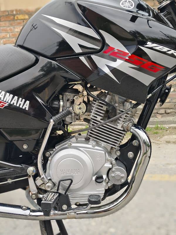 Yamaha YBR 125G (Black) 9