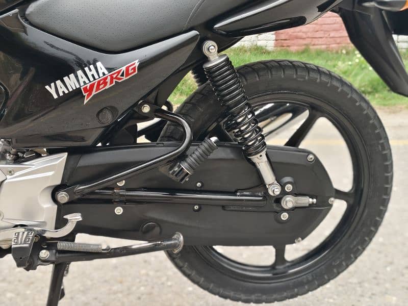 Yamaha YBR 125G (Black) 10