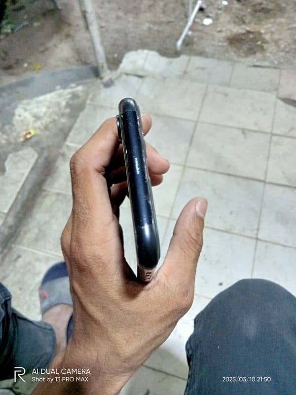 iphone XR 64GB factory unlock 4