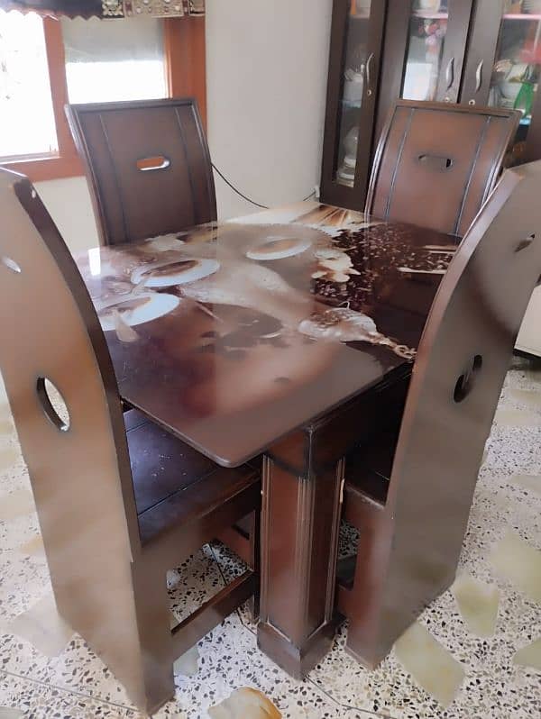 dining table is urgent sell. 0