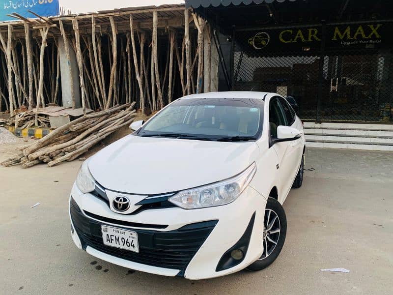 Toyota Yaris 2020/21 super white Punjab reg good condition for sale 2