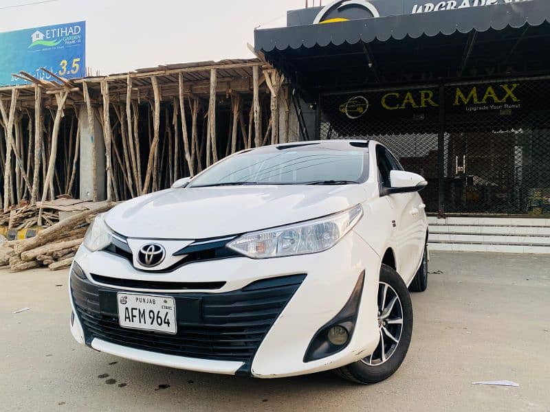 Toyota Yaris 2020/21 super white Punjab reg good condition for sale 9