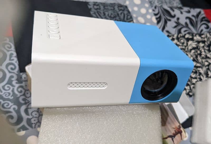 Mini Projector New 4