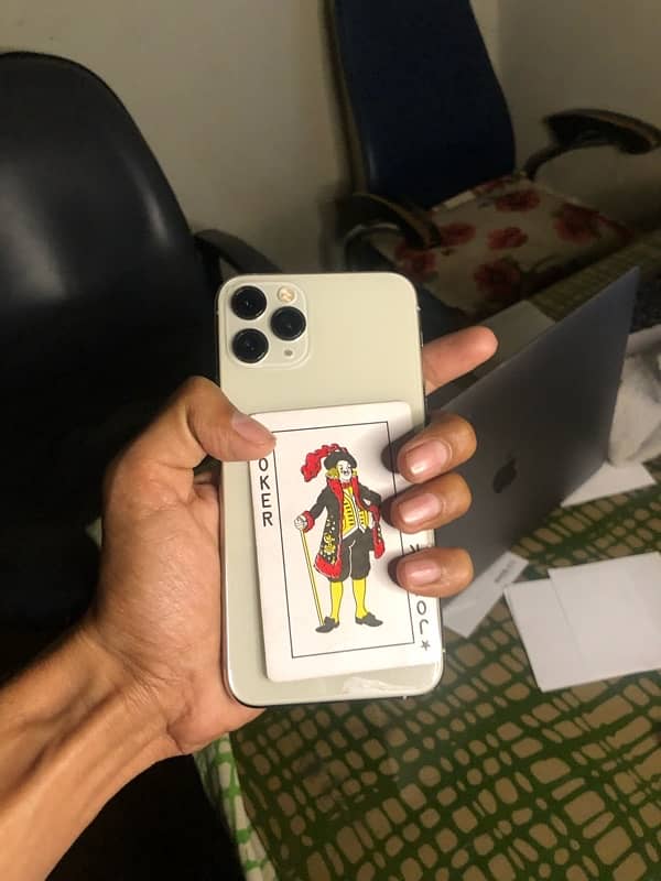 iphone 11pro 10/10 pta approved 1