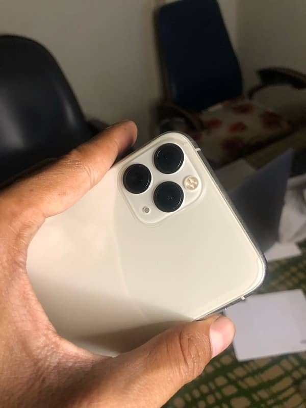 iphone 11pro 10/10 pta approved 7