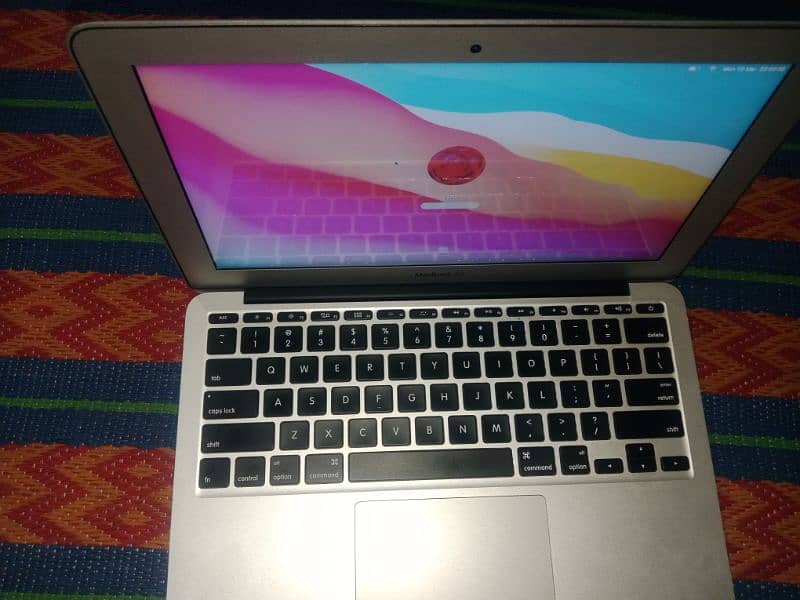 MacBook Air 2013 10/10 condition with charger 1