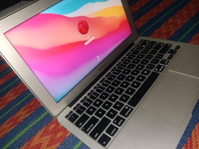 MacBook Air 2013 10/10 condition with charger 3