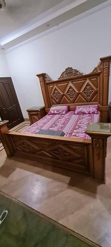 king size bed with side tables and dressing table 4