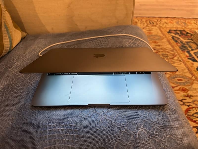 macbook pro 13.3” 8GB/256GB 4