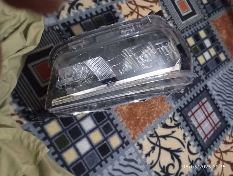 Toyota raize right headlight 3