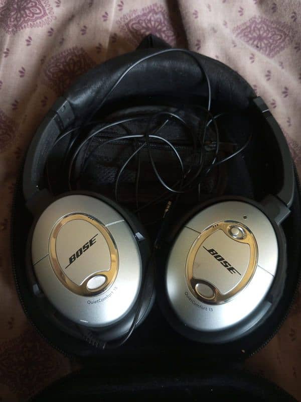 Bose Quiet Comfort QC15 Noise Cancelling headphones 0