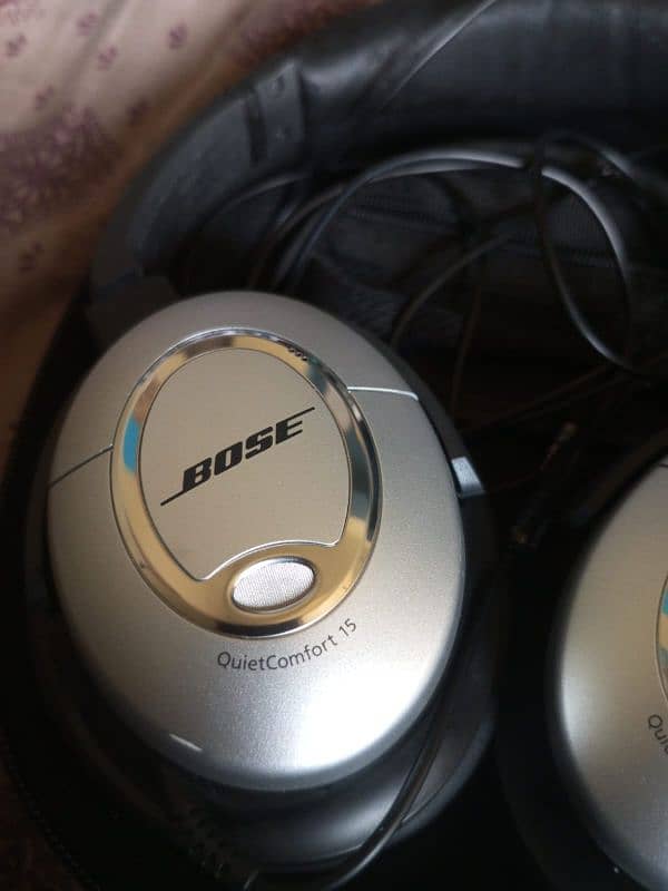 Bose Quiet Comfort QC15 Noise Cancelling headphones 4