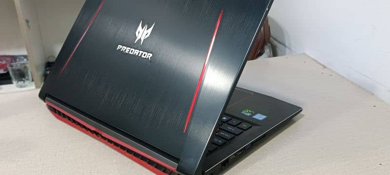 Acer Predator Helios 300 Ci7 8th Gen with GTX 1060 6Gb 9