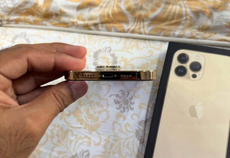 13 pro max 128gb Golden Approved 6