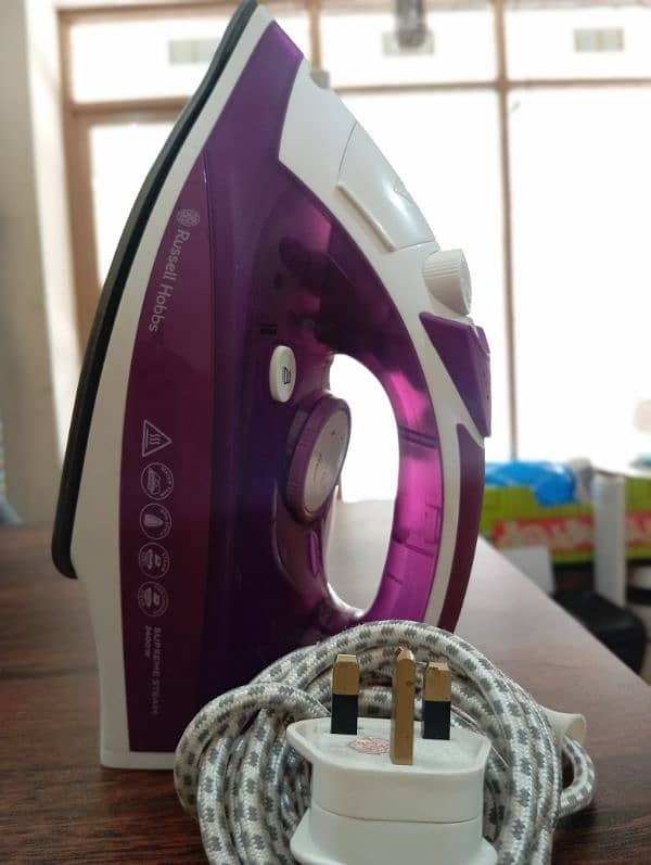 Russell Hobbs Supreme Steam Iron 0