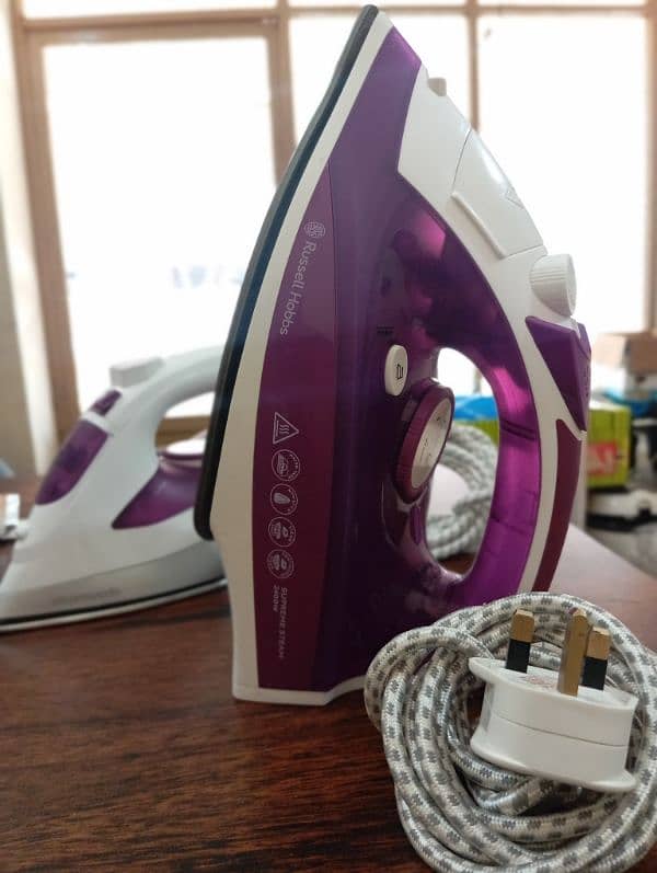 Russell Hobbs Supreme Steam Iron 1