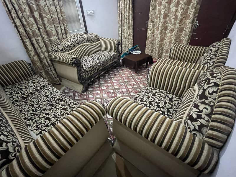 7 SEATER COMPLETE SOFA SET 9/10 CONDITION 4