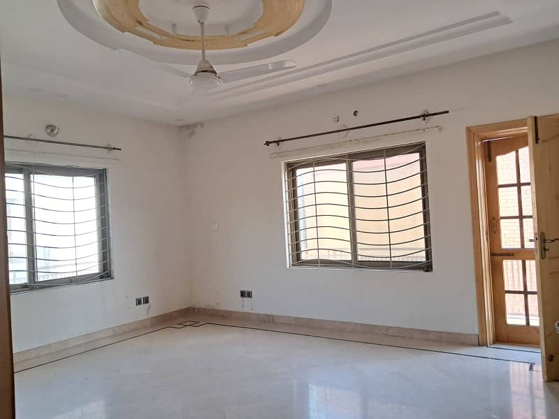 Beautiful Upper portion for rent 3 bedroom with attached bathroom drawing dining TV lounge kitchen sarvent quter 4