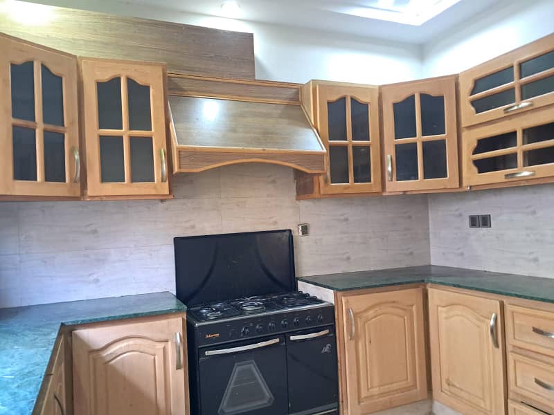 Beautiful Upper portion for rent 3 bedroom with attached bathroom drawing dining TV lounge kitchen sarvent quter 7