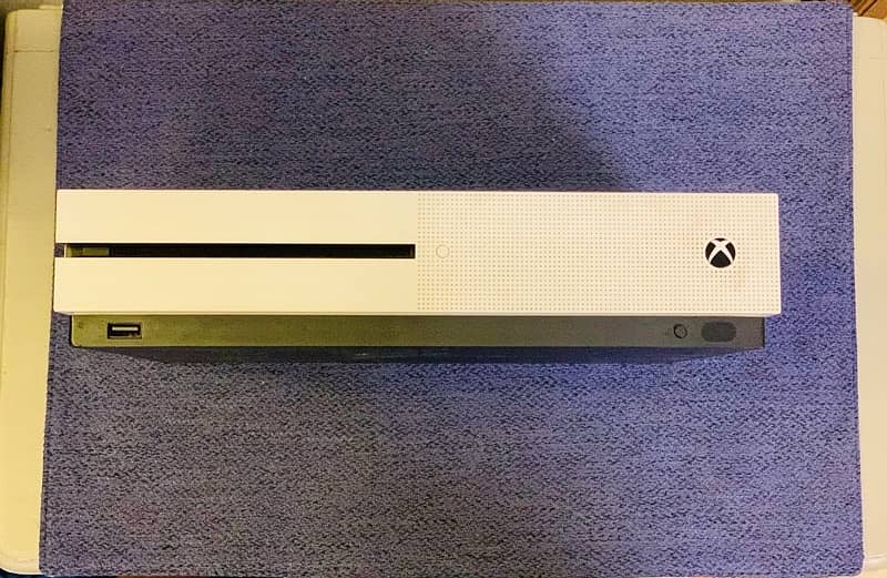 Xbox one S, excellent condition not used much 0