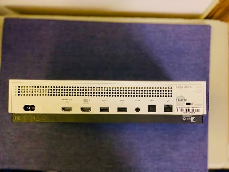 Xbox one S, excellent condition not used much 1