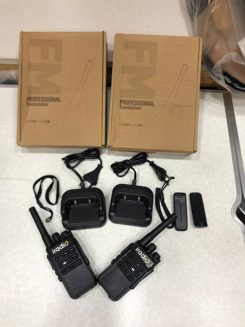 Iradio Walkie talkies V260 Two way radio, New Wireless Radio Sets Pair 13