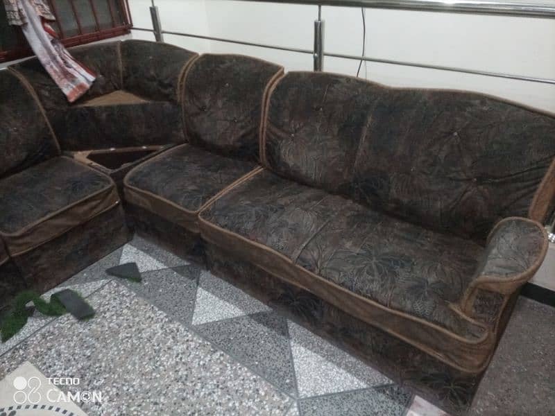 dresing table and sofa for sale 3
