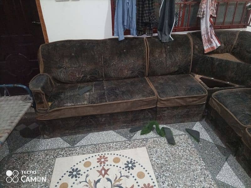 dresing table and sofa for sale 4