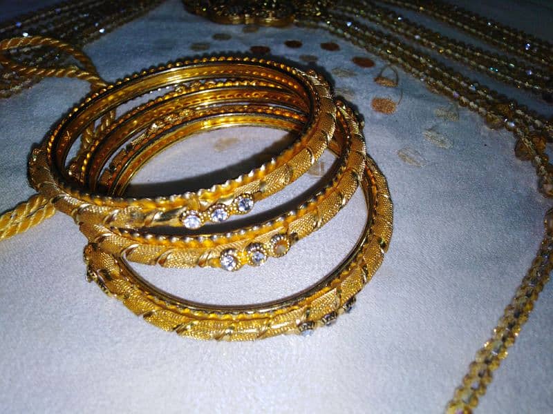 Barat lehnga with jewlry n clutch 5