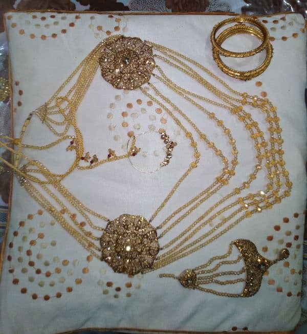 Barat lehnga with jewlry n clutch 7
