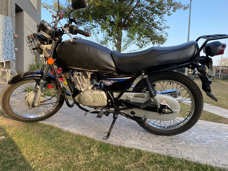 Suzuki GS150 1