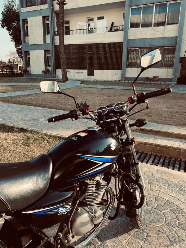 Suzuki GS150 2