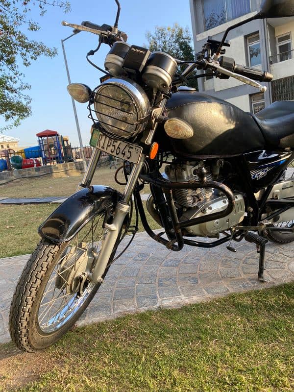 Suzuki GS150 6