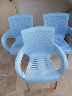 set of 3 Plastic chairs