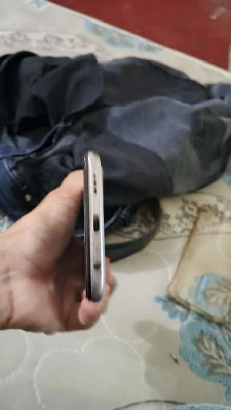 Oppo Reno 2 Z 8+256 Exchange possible (Non PTA+ Back Broken) 3