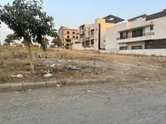 J block beautiful 1kanal plot available