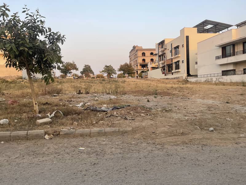 Gulberg residencia Block L beautiful 7m plot 2