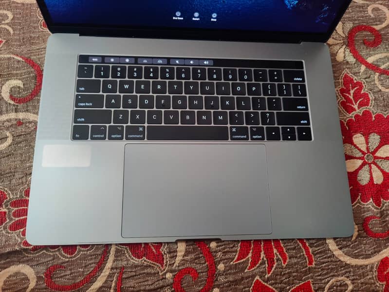 Apple MacBook Pro 1