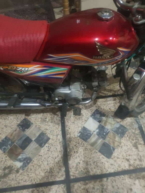 honda cd70 ایک ھاتھ کی چلی ھوی ھے اور میرے نام پر ھے 6