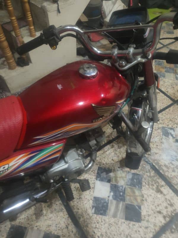 honda cd70 ایک ھاتھ کی چلی ھوی ھے اور میرے نام پر ھے 9