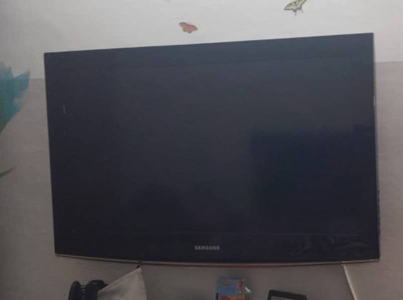 almost new as used sparingly Samsung 42 inches TV ith wall mount and 3