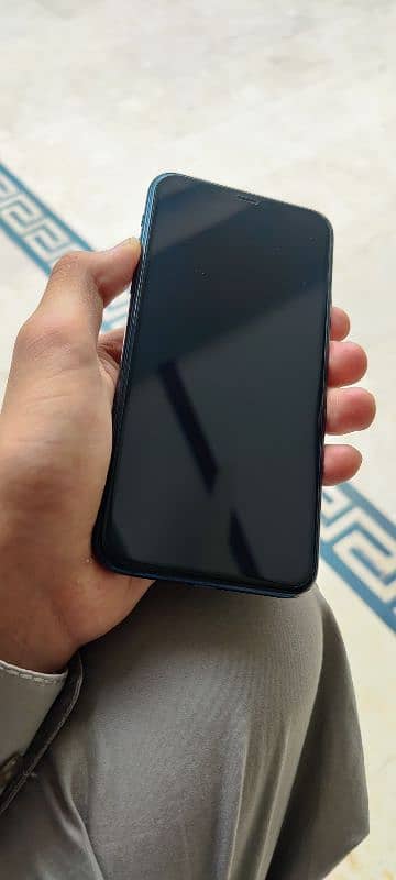 iphone 11 pro max 256gb PTA approved 3