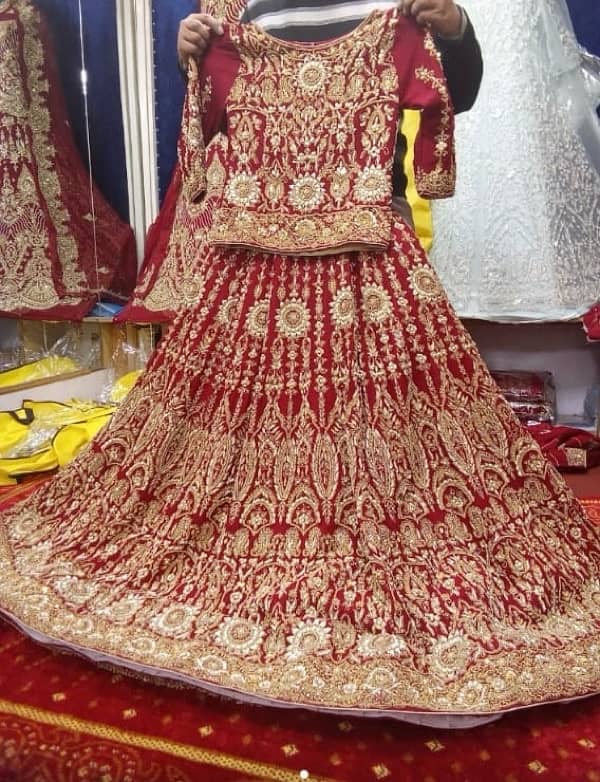 walima maxi size medium lehnga bi available hai only 4 hour  use 1