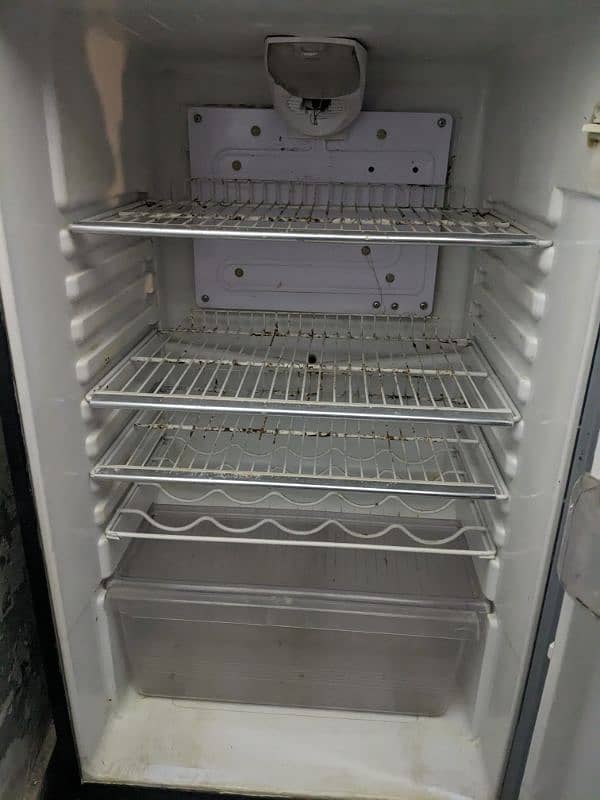 Orient medium sized refrigerator 1