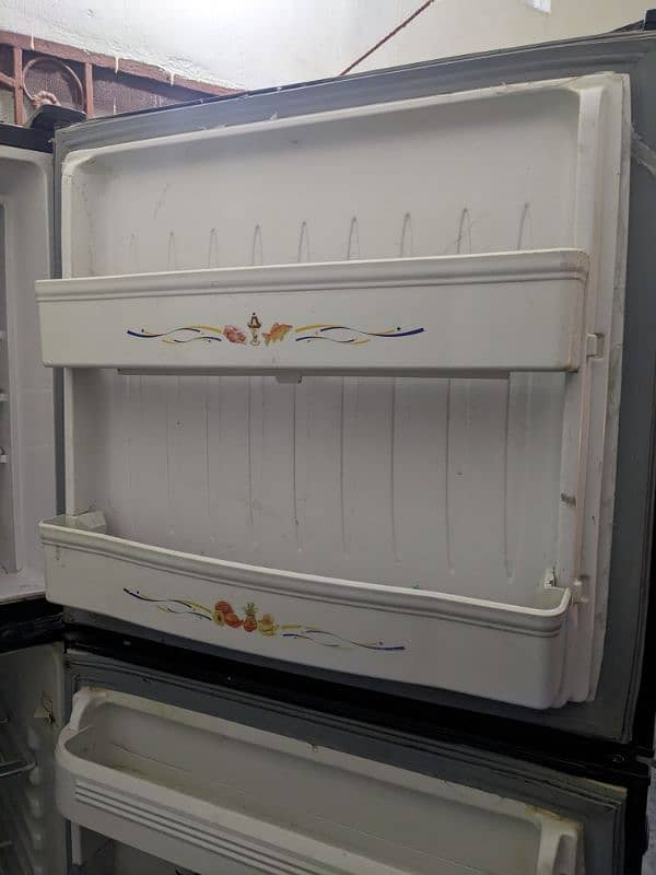 Orient medium sized refrigerator 6