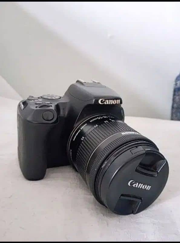 Canon 200d with 18-55mm lens 0