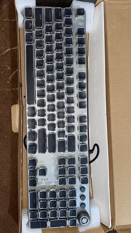 GAMING MECHANICAL KEYBOARD READ ADD FOR SALE 1